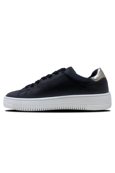 Cruyff Joan Sneaker: Stylish Black and White Low-Cut Lace-Up Comfort