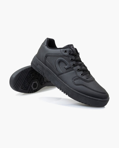 Cruyff Royal C Sneaker: Premium Black Lace-Up with Iconic Insignia for Men
