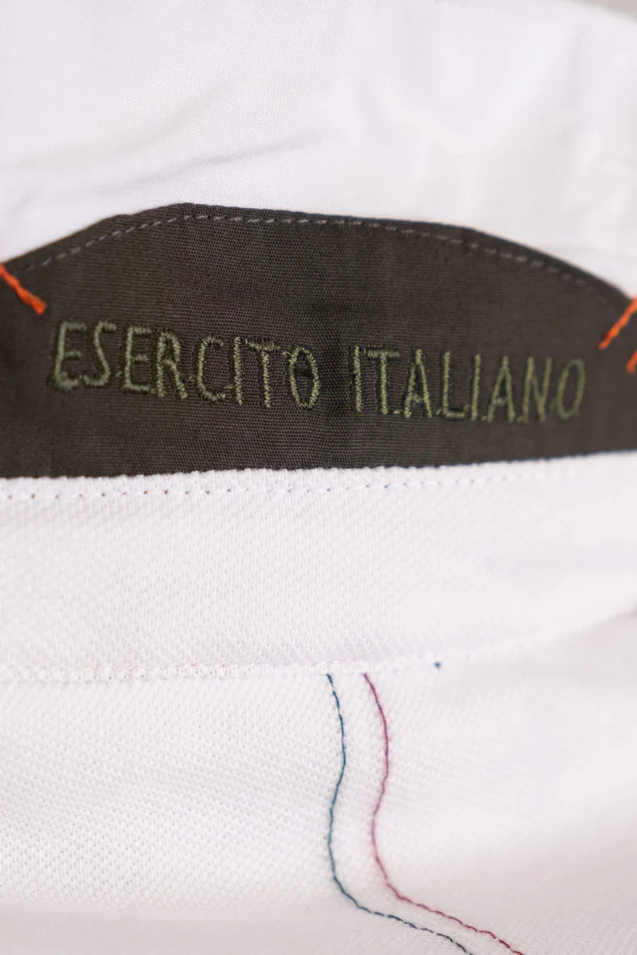 Esercito Marvis Piqué Polo Shirt: Classic White Golfer with Aviation Patches